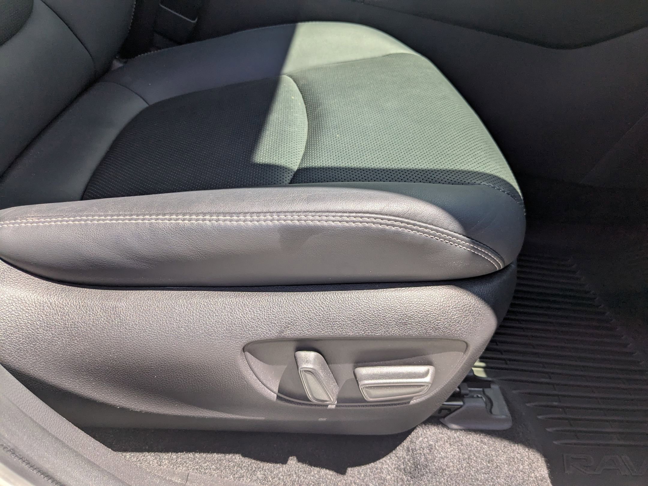 2022 Toyota RAV4 Hybrid Limited photo 35