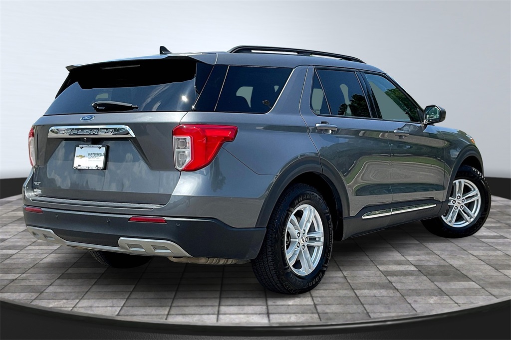 2023 Ford Explorer XLT photo 2