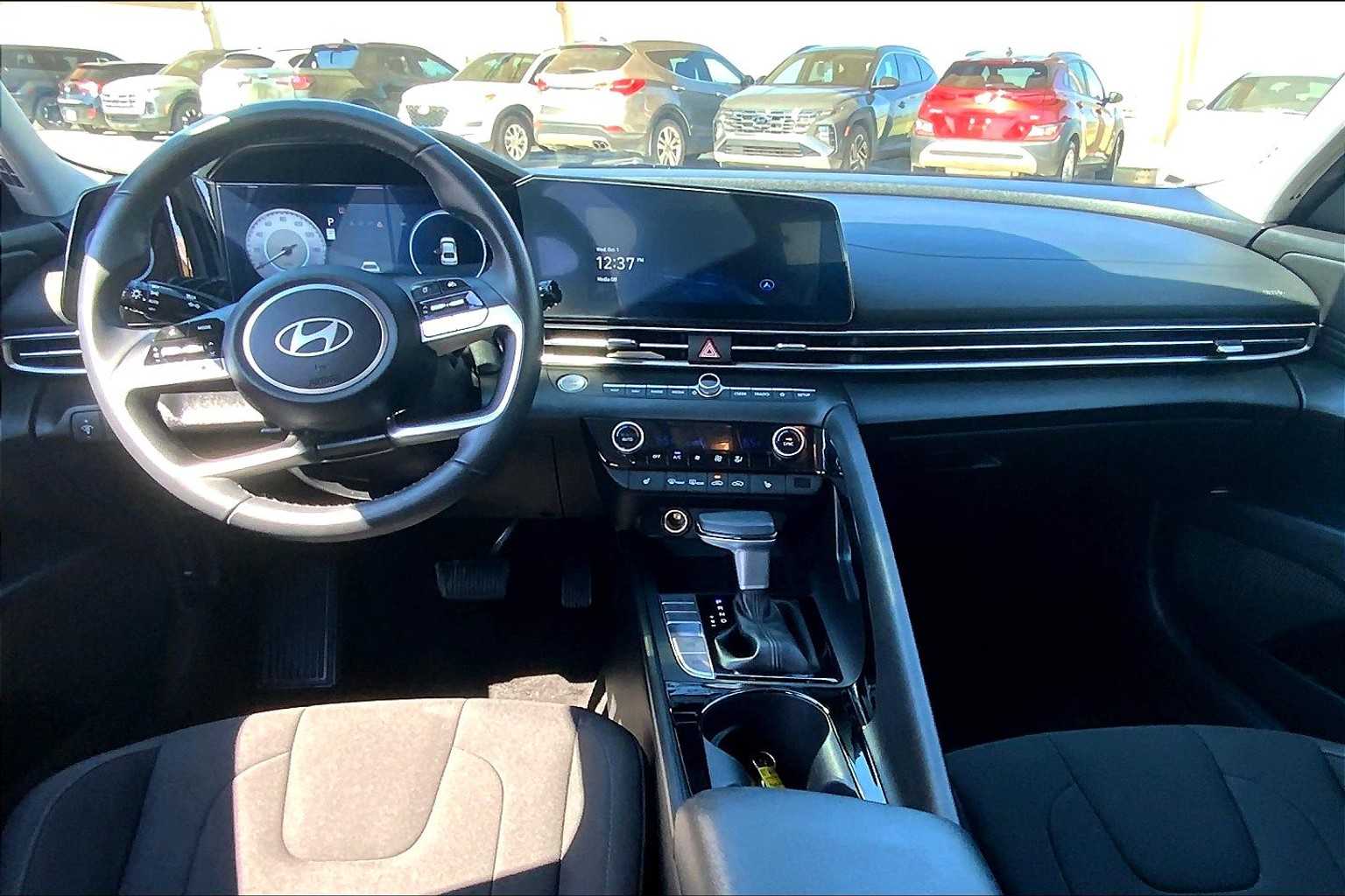 2025 Hyundai Elantra SEL Convenience photo 14