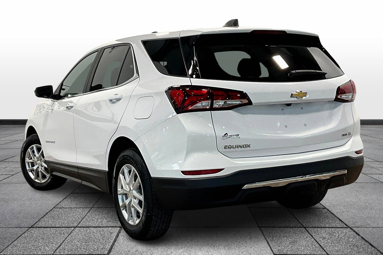 2022 Chevrolet Equinox LT photo 2