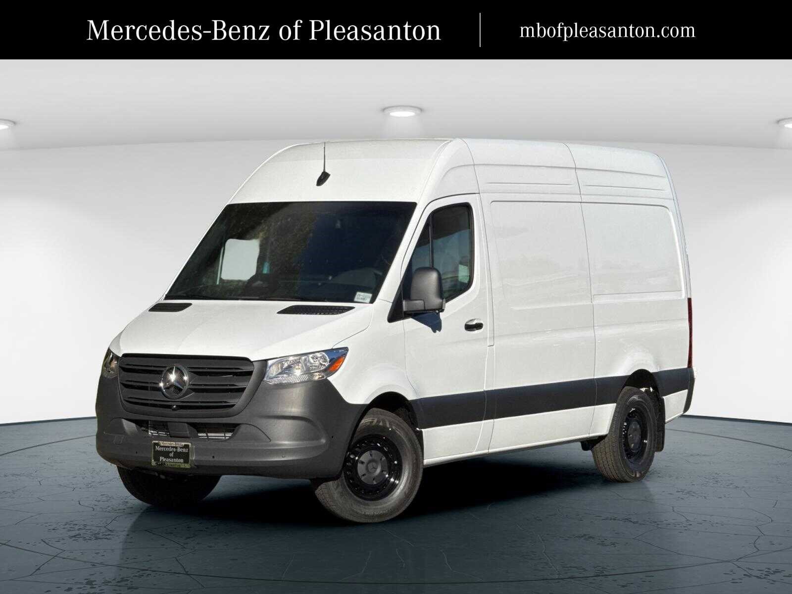 2026 Mercedes-Benz Sprinter Cargo Van Base's photo