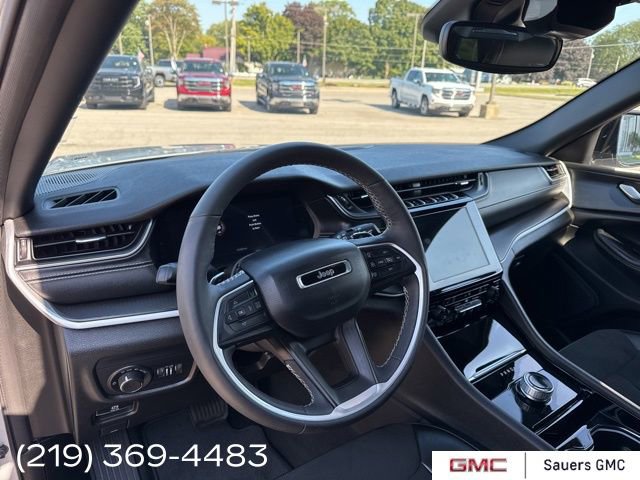2023 Jeep Grand Cherokee Laredo Altitude photo 7