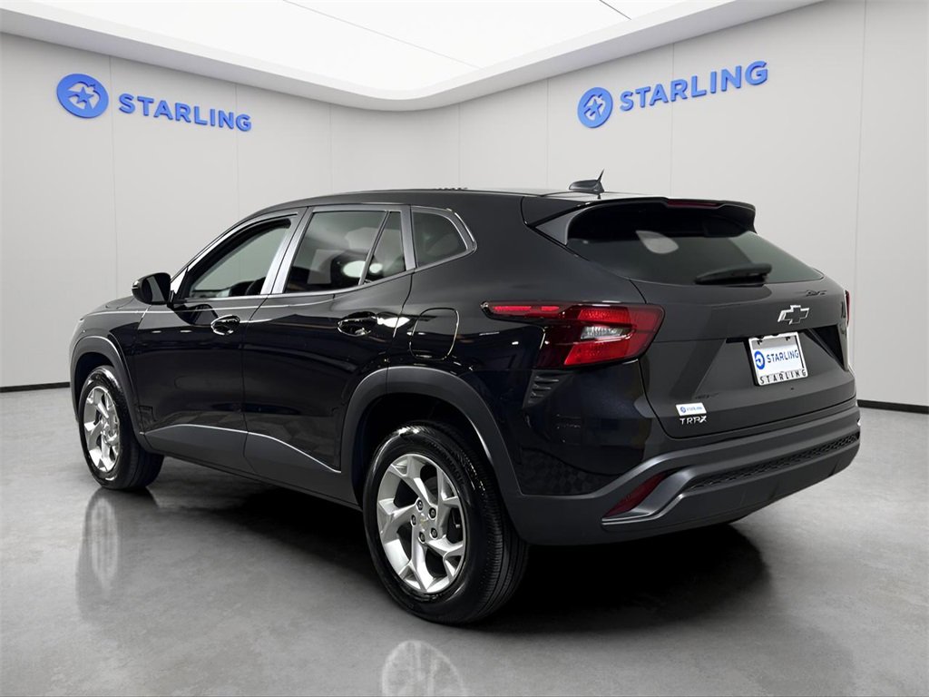 2025 Chevrolet Trax LS photo 3