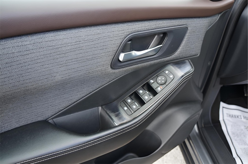 2023 Nissan Rogue SV photo 4
