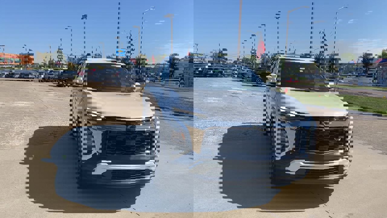 2026 Chevrolet Equinox ACTIV photo 2