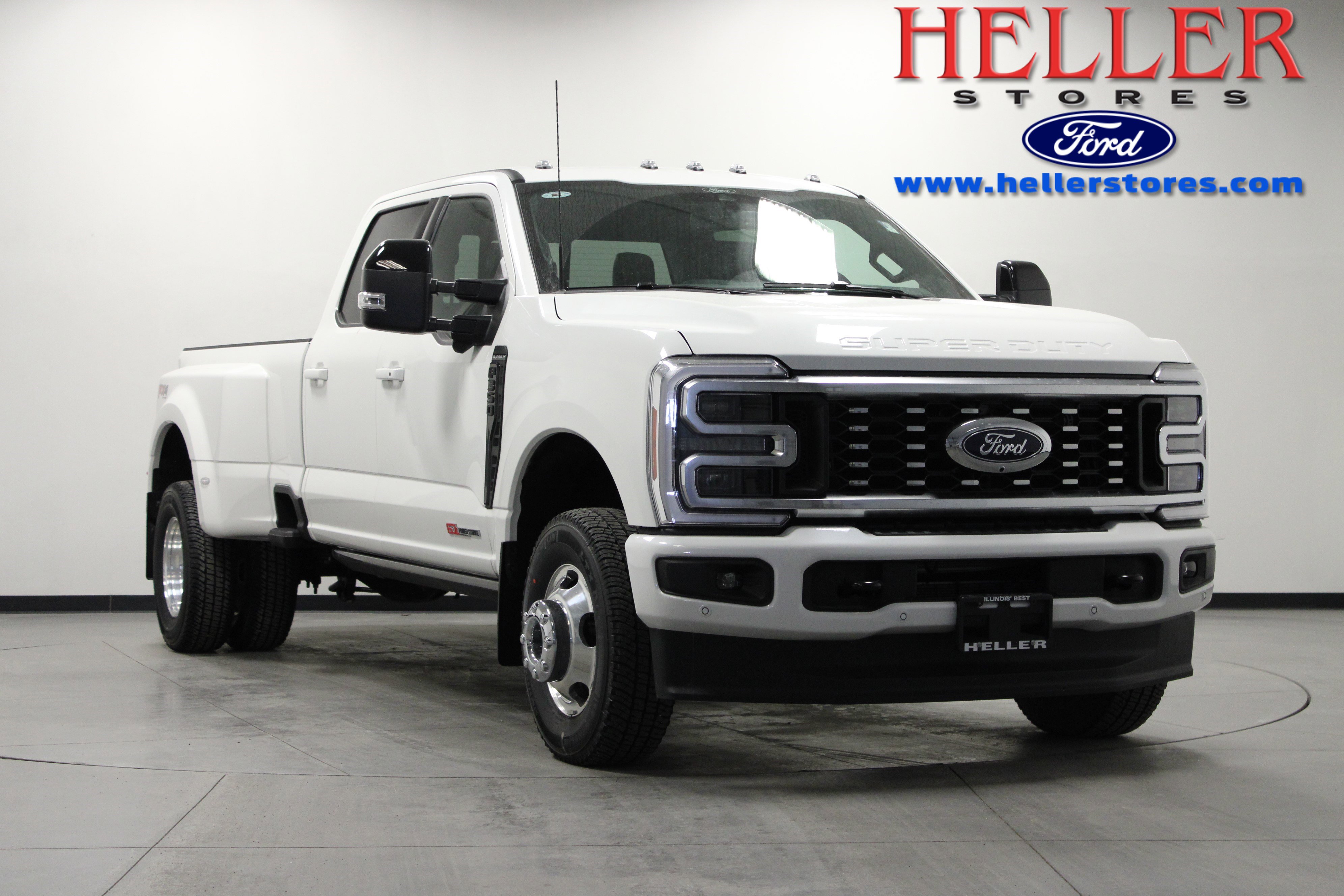 2026 Ford F-350 Super Duty Platinum's photo