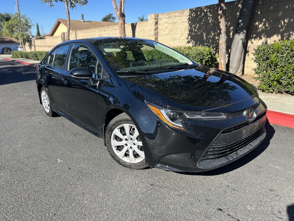 2024 Toyota Corolla LE's photo