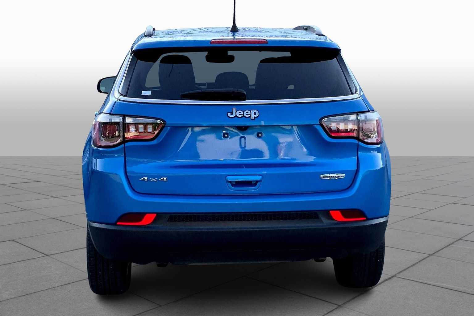 2024 Jeep Compass Latitude photo 4