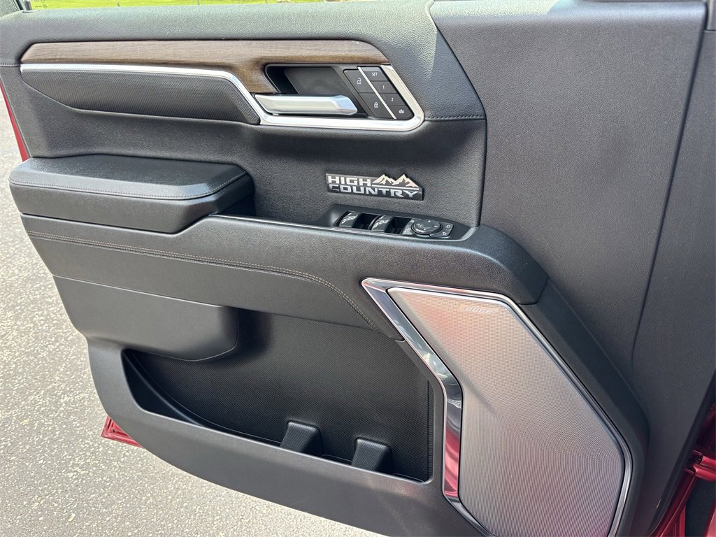 2024 Chevrolet Silverado 1500 High Country photo 12