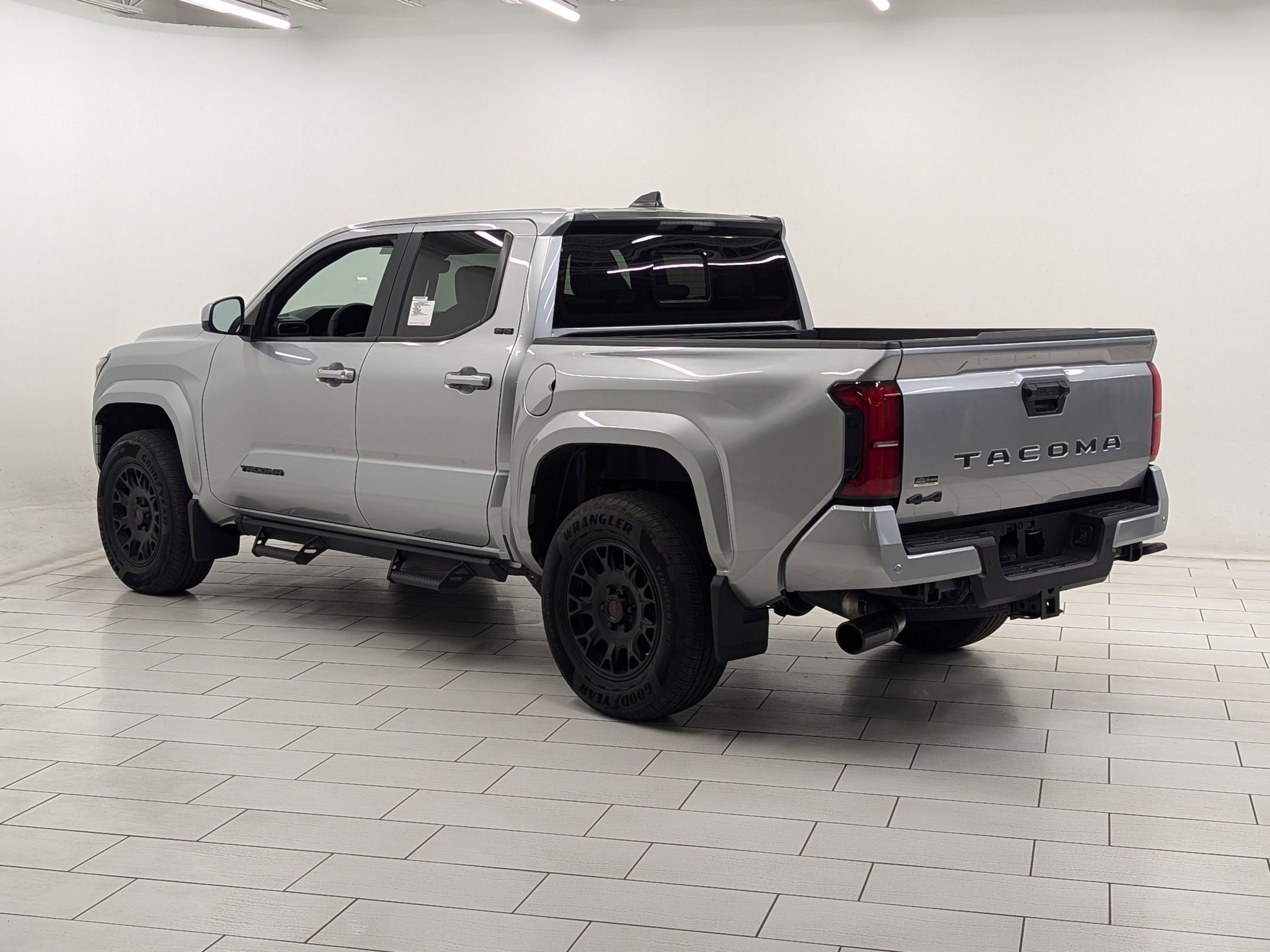 2025 Toyota Tacoma SR5 Double Cab photo 2
