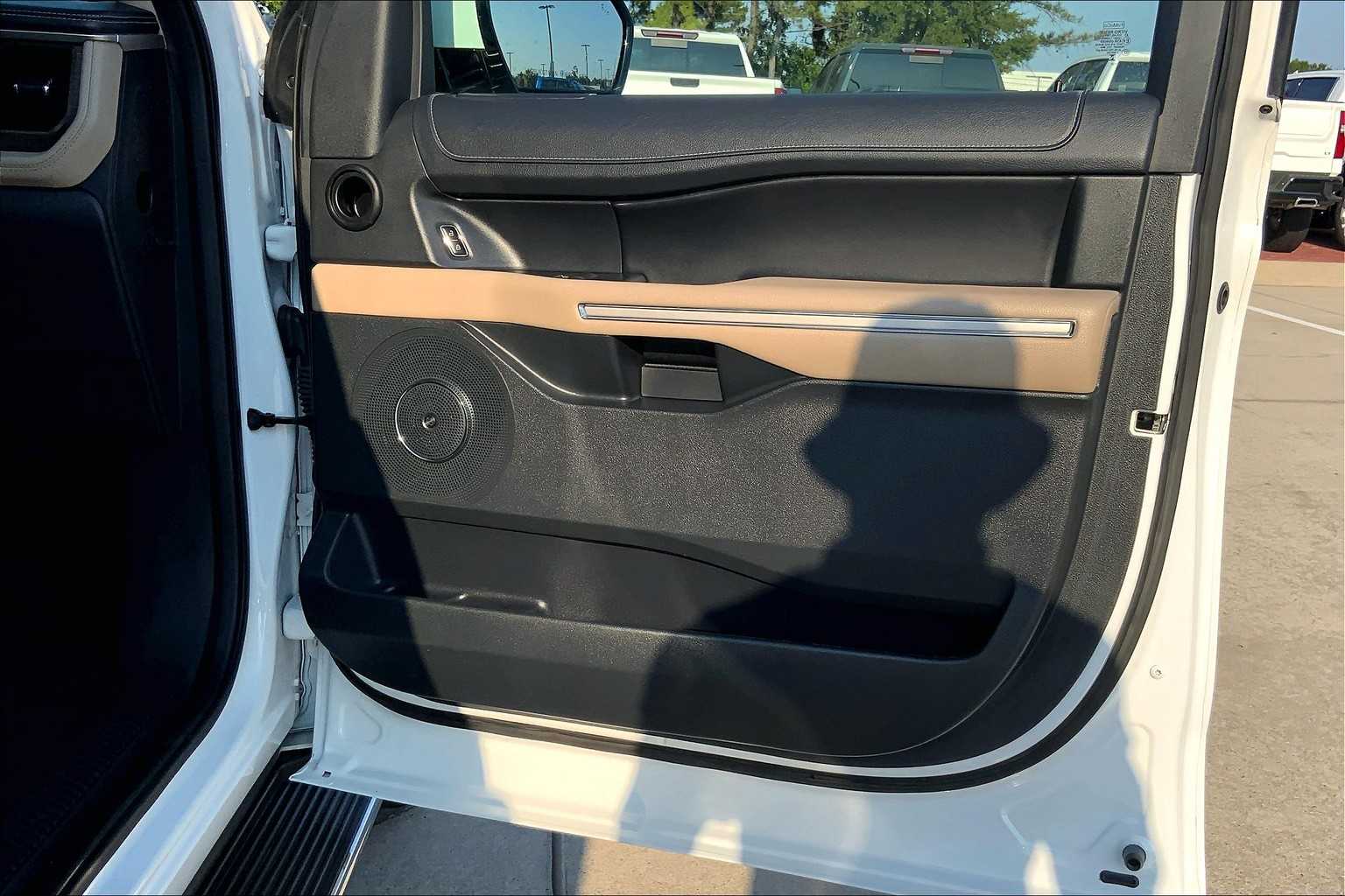2023 Ford Expedition MAX Limited photo 21