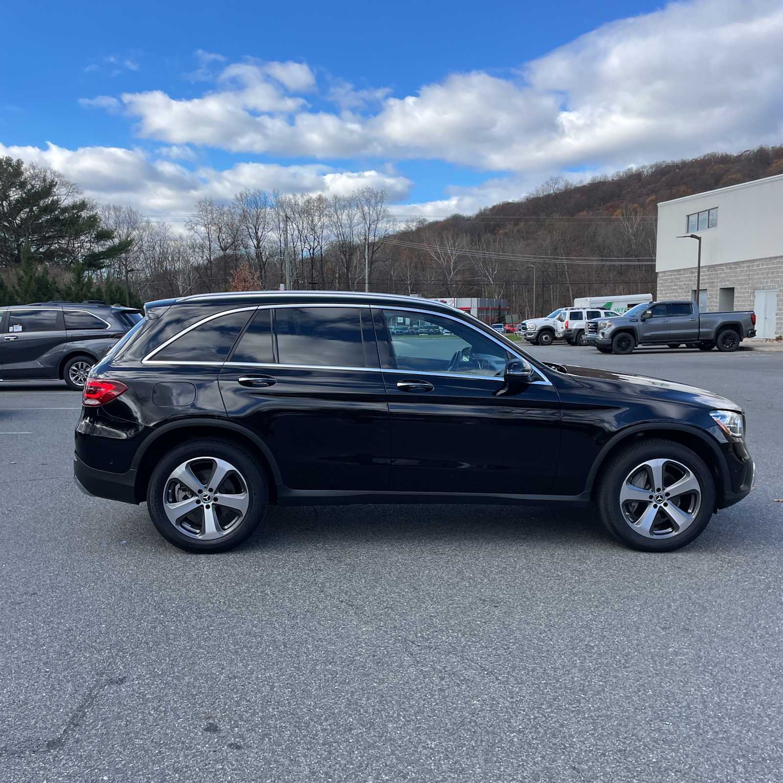 2022 Mercedes Benz GLC 300 4MATIC photo 2