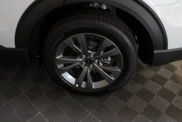 2025 Ford Explorer photo 11
