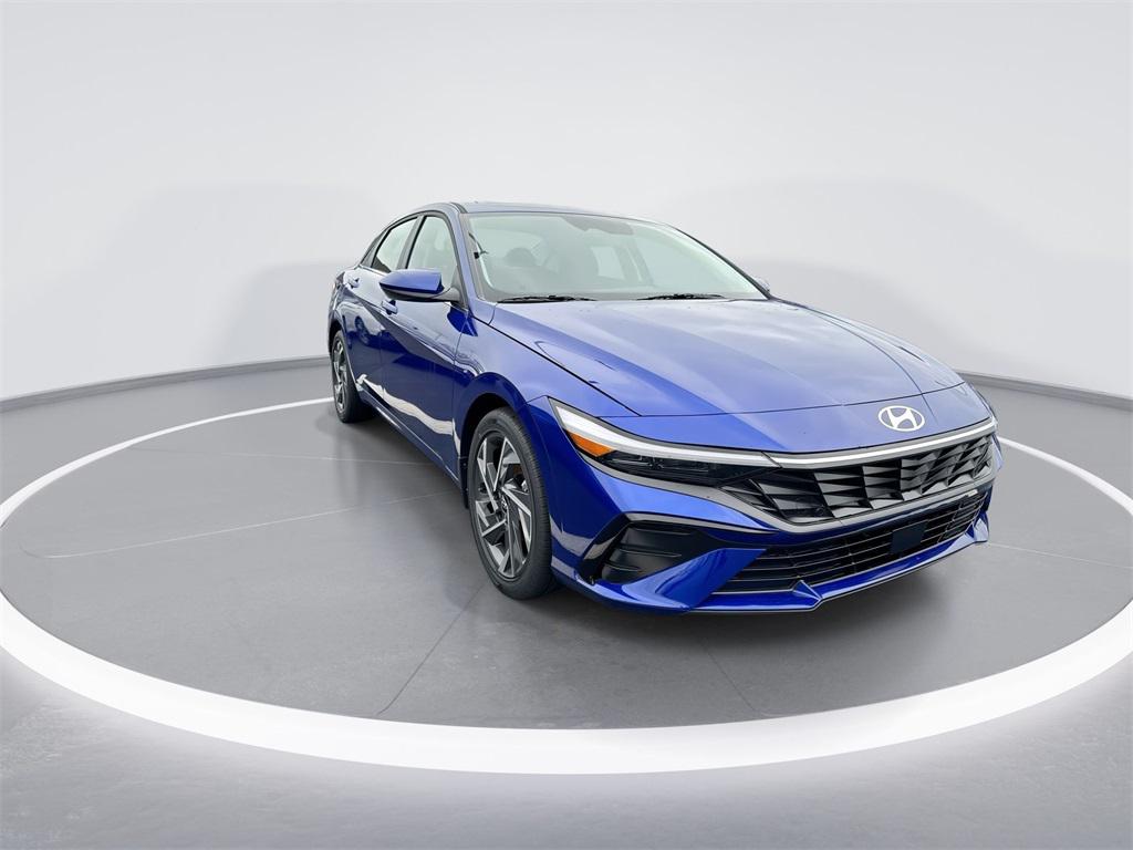 2025 Hyundai Elantra SEL Convenience photo 2