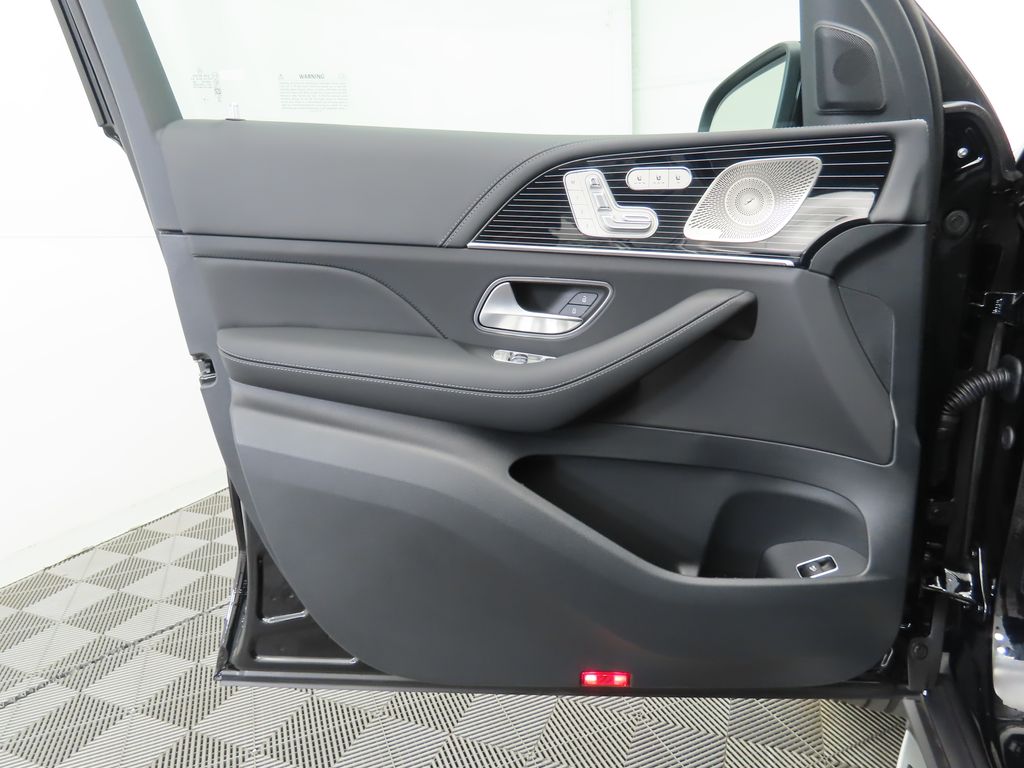 2025 Mercedes Benz GLS 63 AMG 4MATIC photo 25