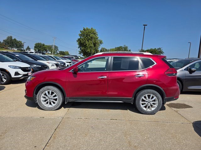2017 Nissan Rogue SV photo 4