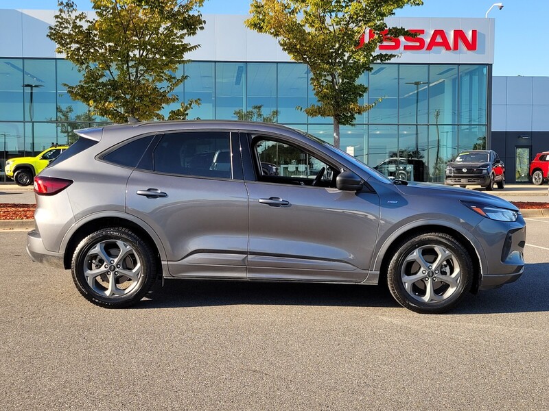 2023 Ford Escape ST-Line photo 2