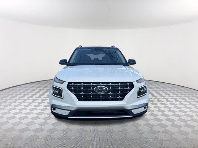 2025 Hyundai Venue Limited photo 2