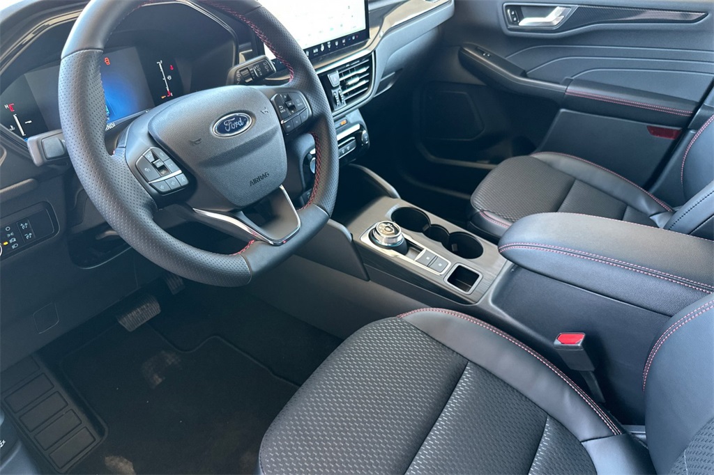 2025 Ford Escape ST-Line photo 4