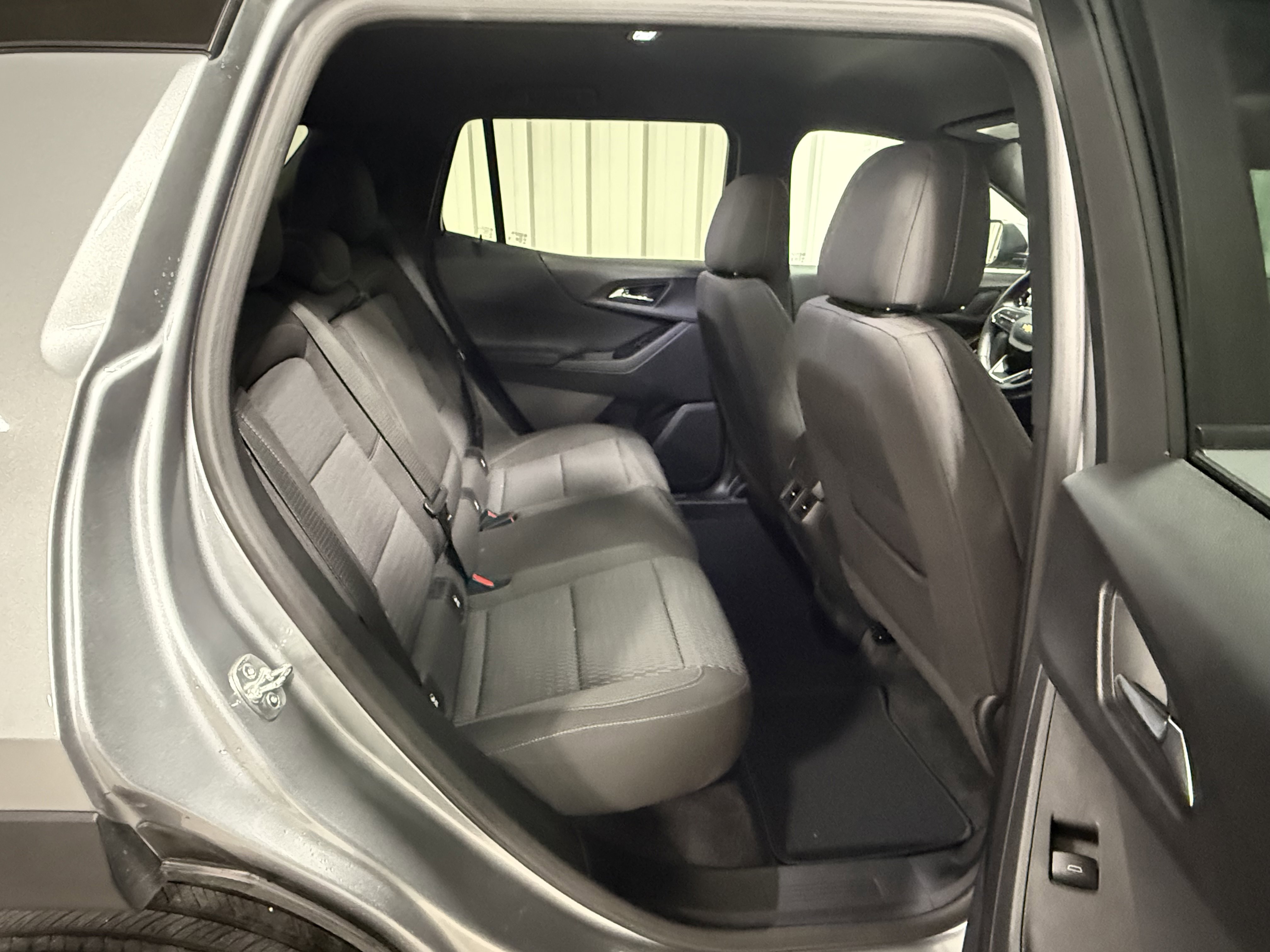 2025 Chevrolet Equinox LT photo 2