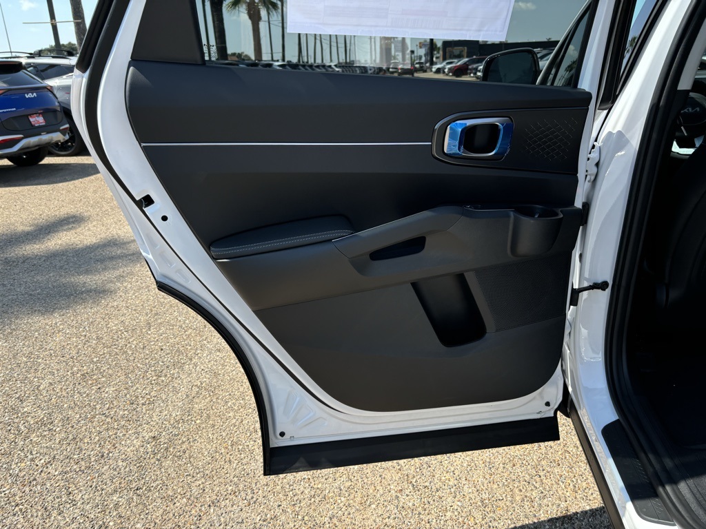 2025 Kia Sorento S photo 13