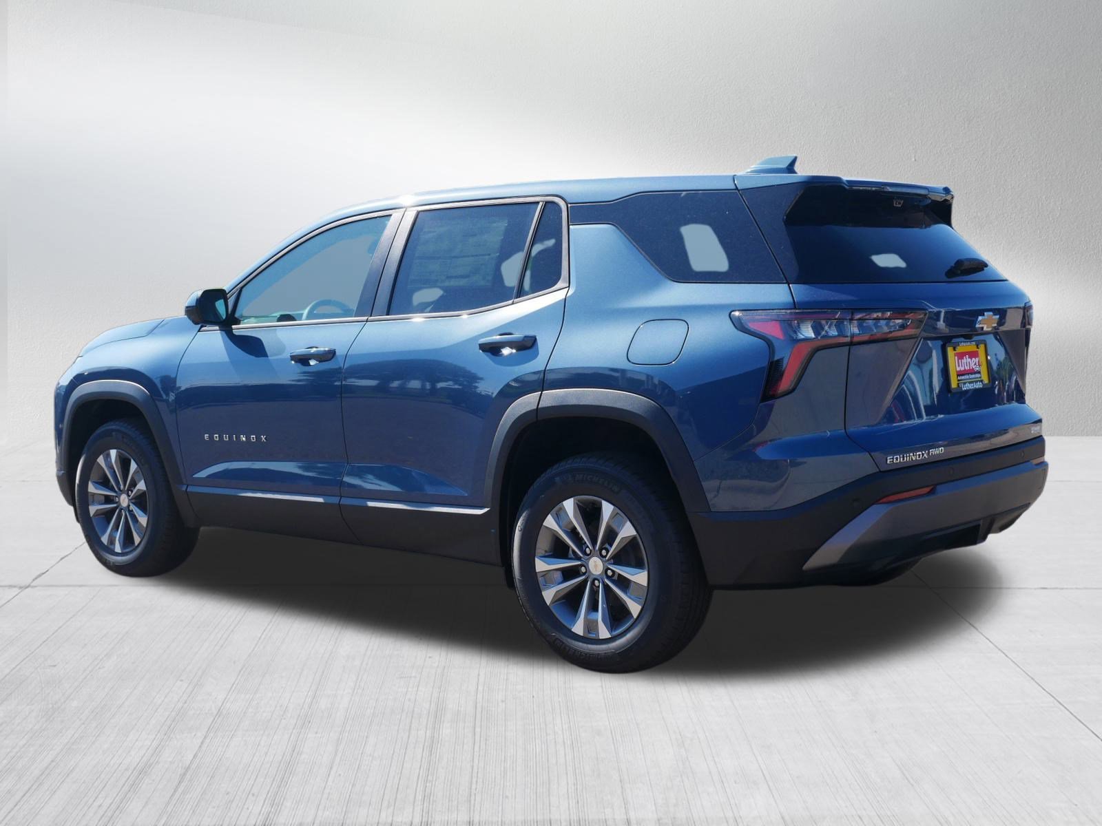 2026 Chevrolet Equinox LT photo 2