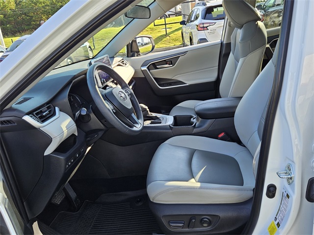 2023 Toyota RAV4 XLE Premium photo 6