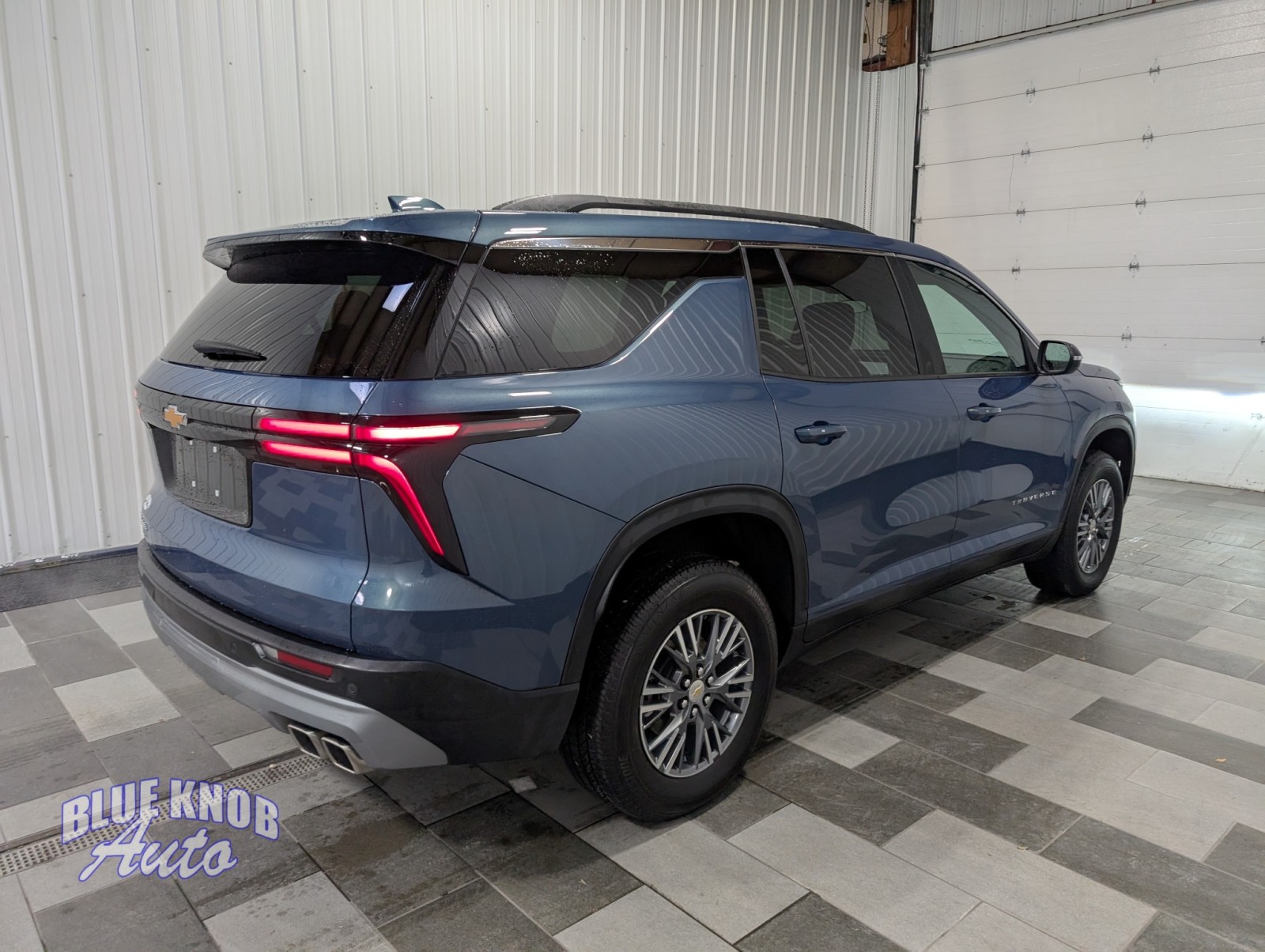 2025 Chevrolet Traverse photo 3