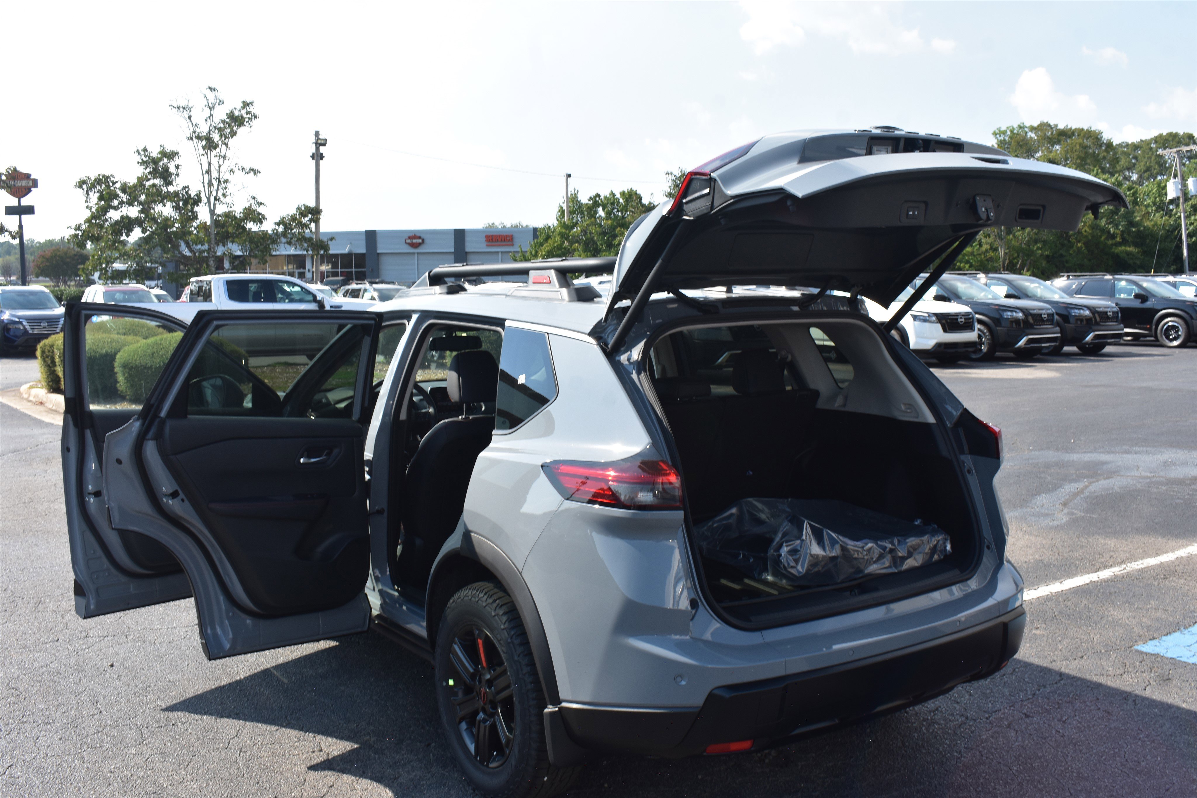 2026 Nissan Rogue SV photo 6