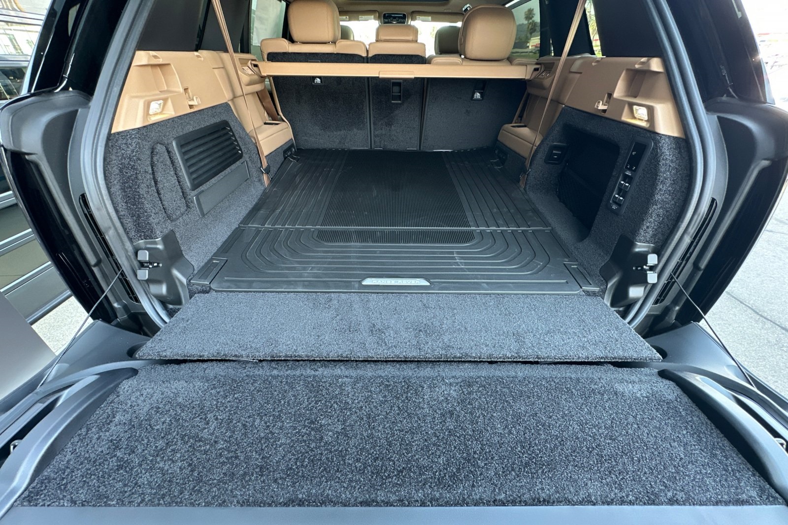 2025 Land Rover Range Rover SE photo 15