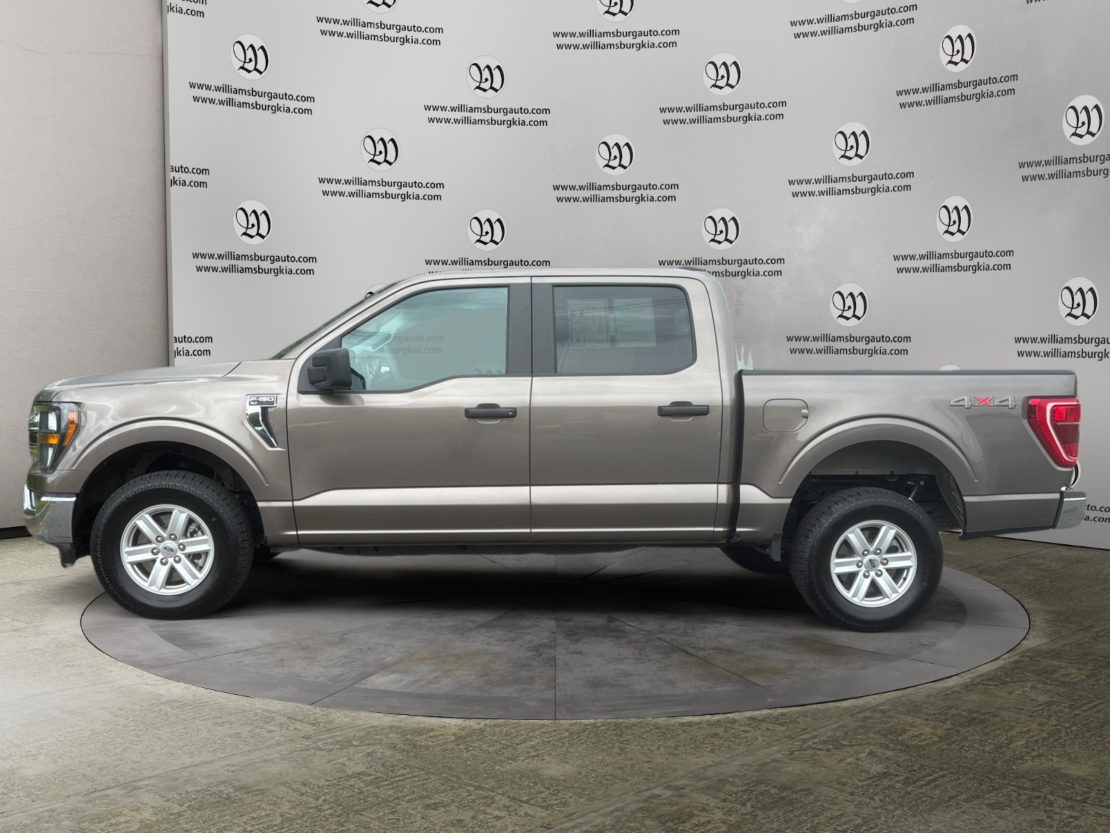2023 Ford F-150 XLT photo 2