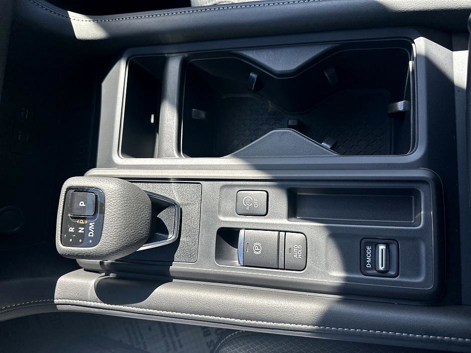 2024 Nissan Pathfinder S photo 14