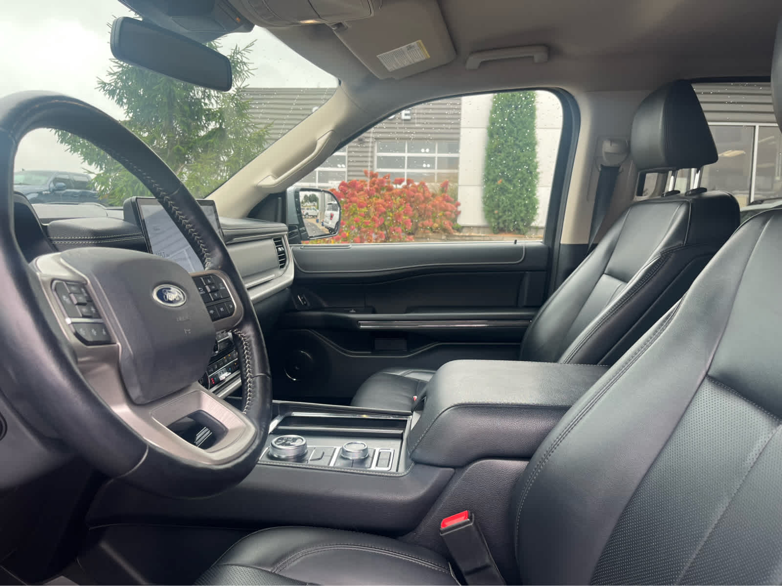 2023 Ford Expedition XLT photo 3