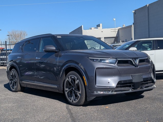 2024 VinFast VF9 Plus