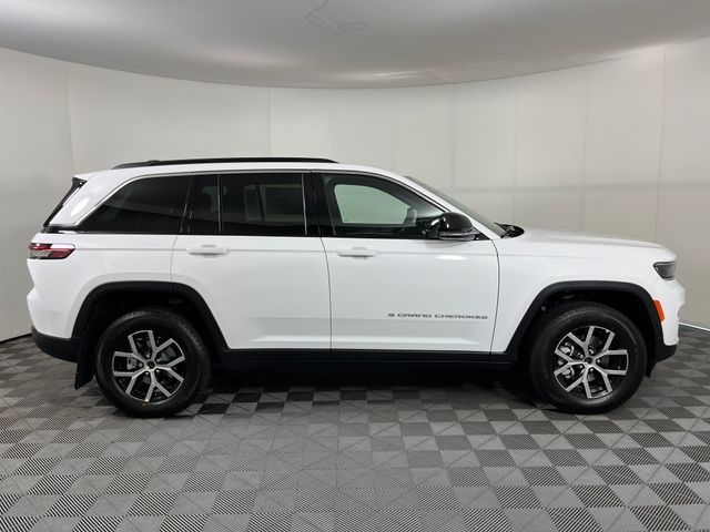 2025 Jeep Grand Cherokee Limited photo 4