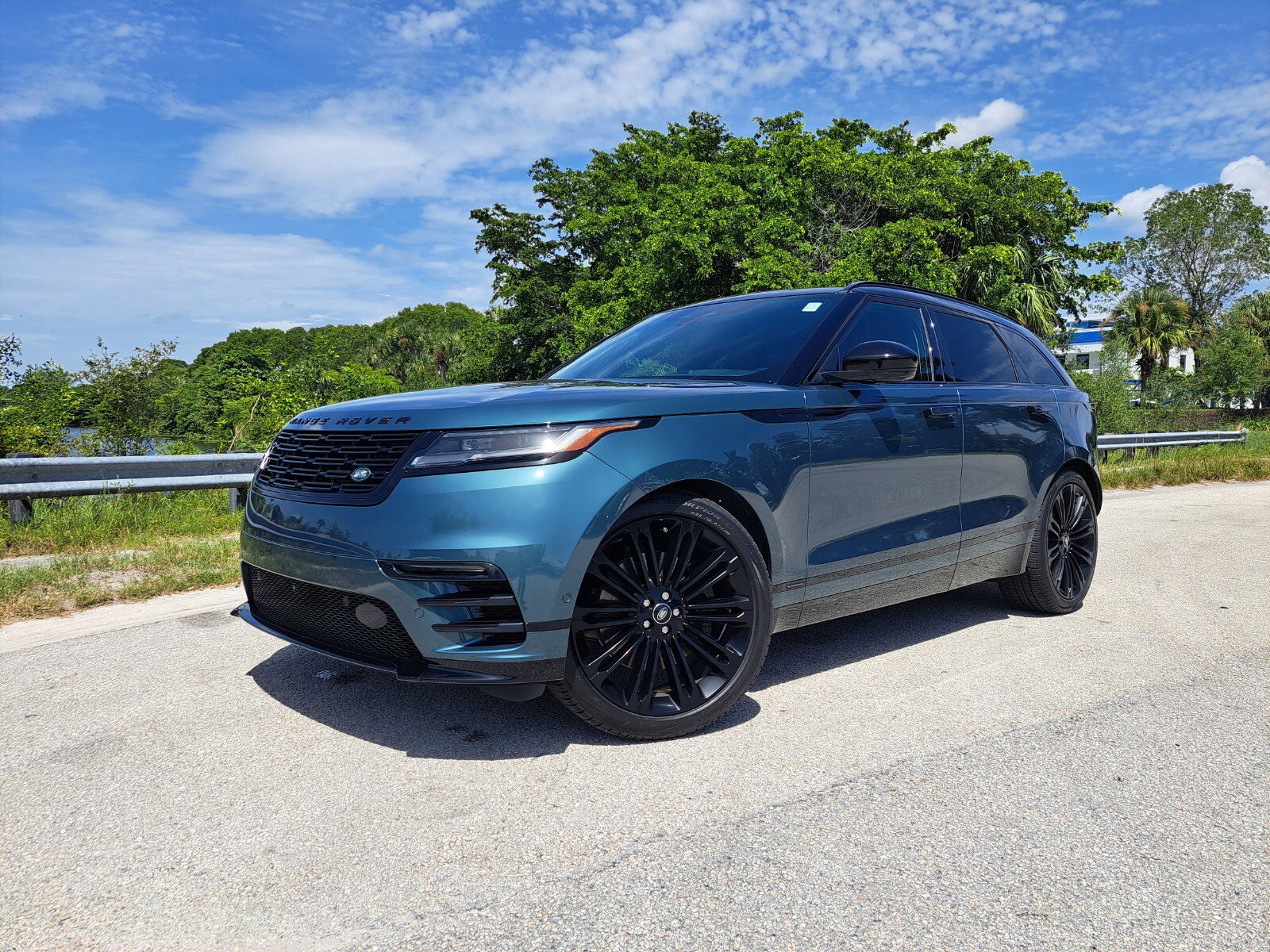 2026 Land Rover Range Rover Velar Autobiography's photo