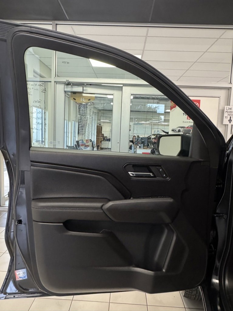 2023 Chevrolet Colorado LT photo 9