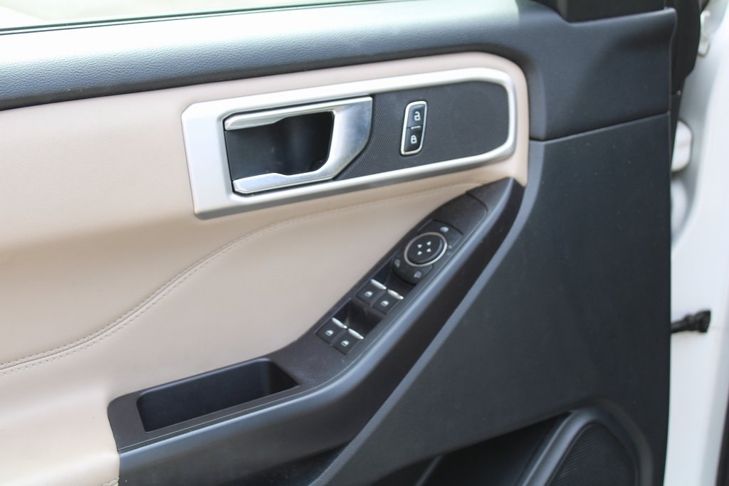 2020 Ford Explorer XLT photo 17