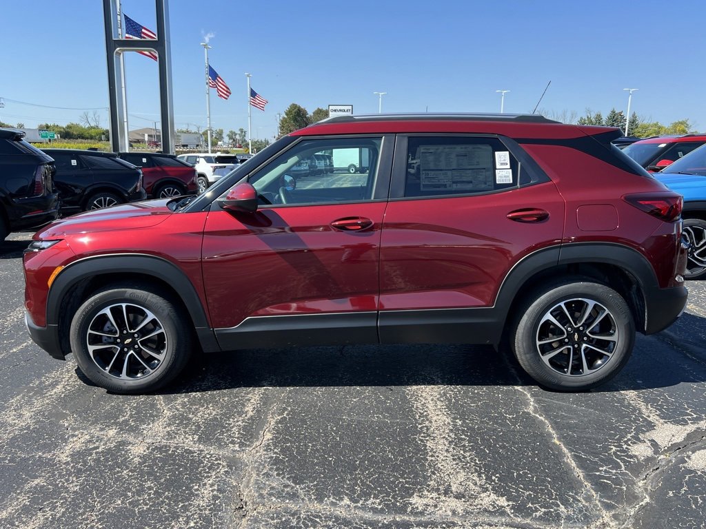 2025 Chevrolet Trailblazer LT photo 2