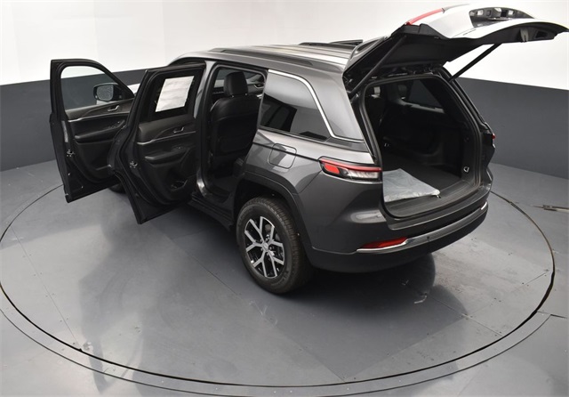 2025 Jeep Grand Cherokee Limited photo 28