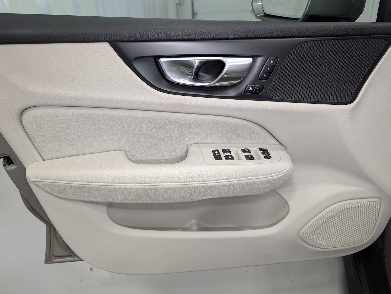 2020 Volvo V60 Cross Country photo 34