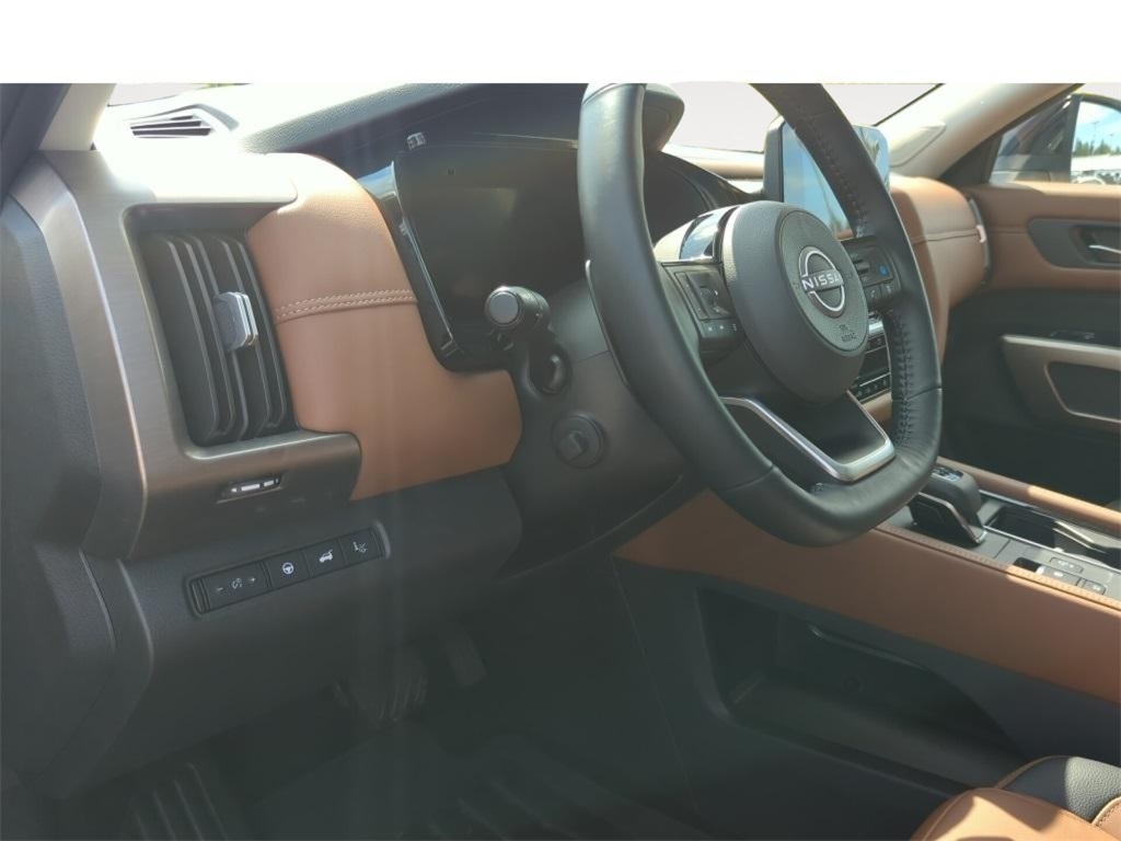 2024 Nissan Pathfinder Platinum photo 12