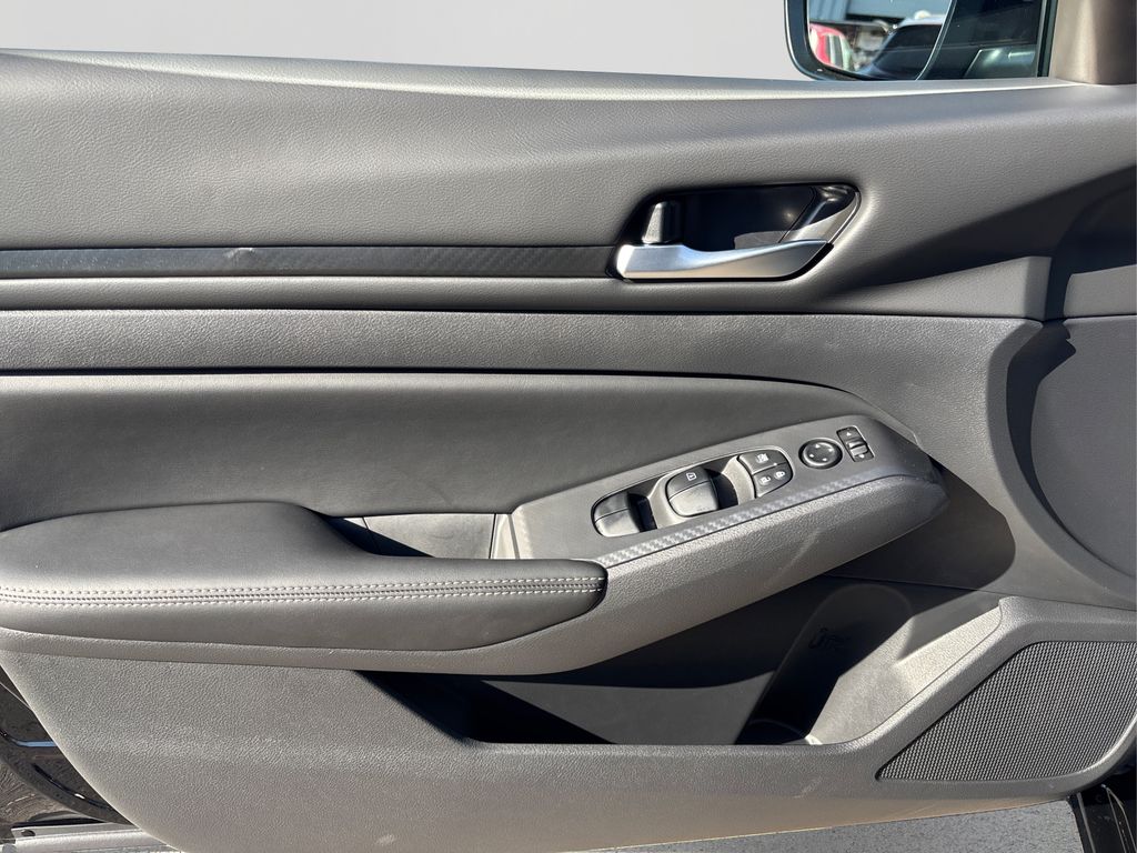 2025 Nissan Altima 2.5 SV photo 18