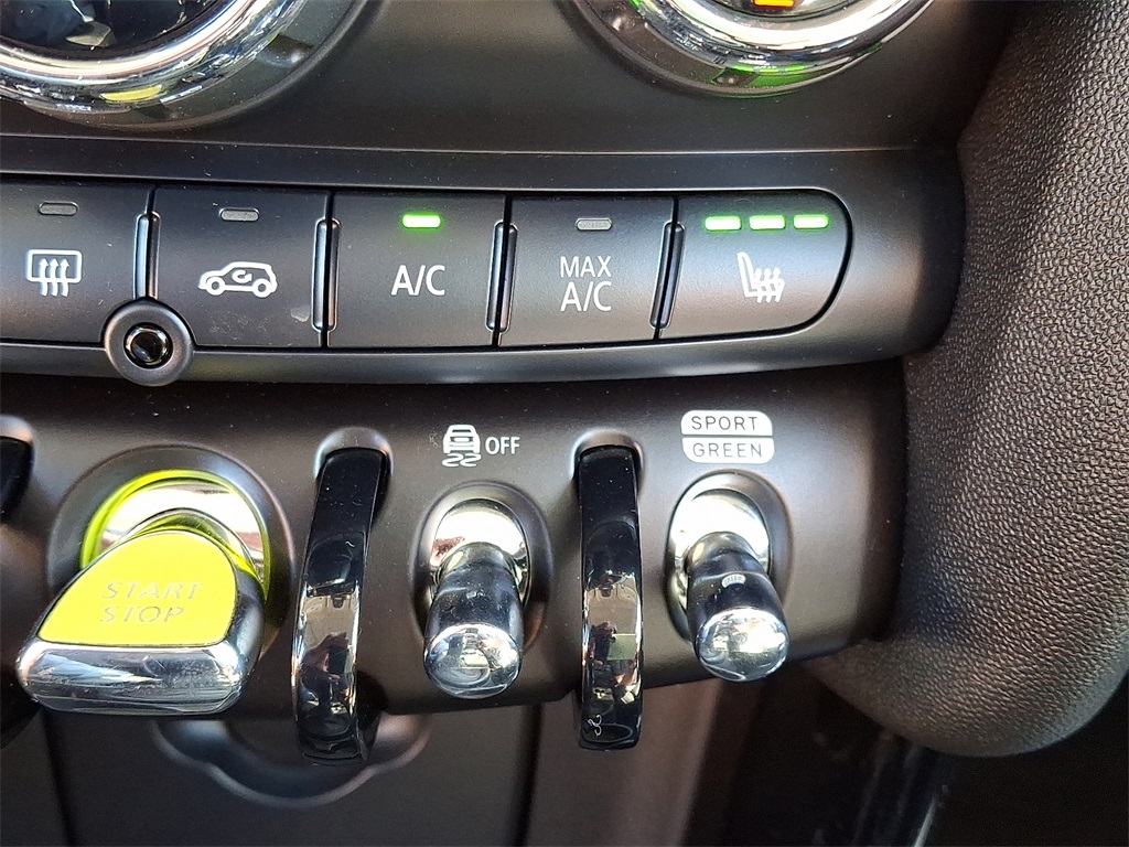 2022 Mini Cooper SE Signature photo 23