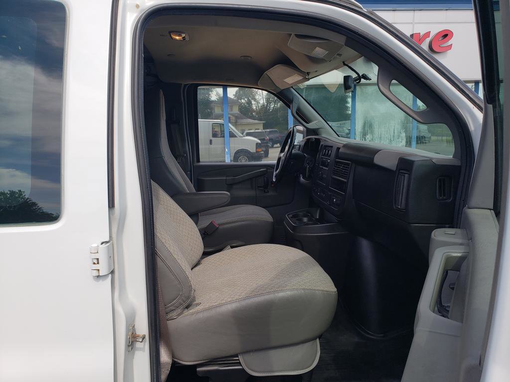 2017 Chevrolet Express 2500 Cargo photo 9