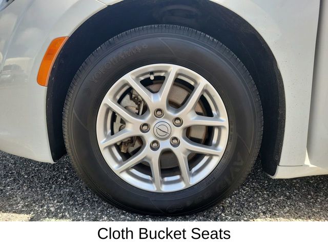 2020 Chrysler Pacifica Touring photo 27
