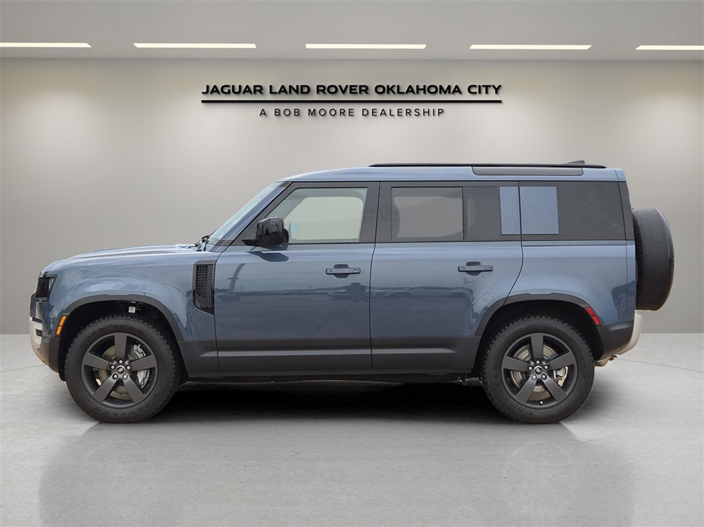 2025 Land Rover Defender 110 S photo 3