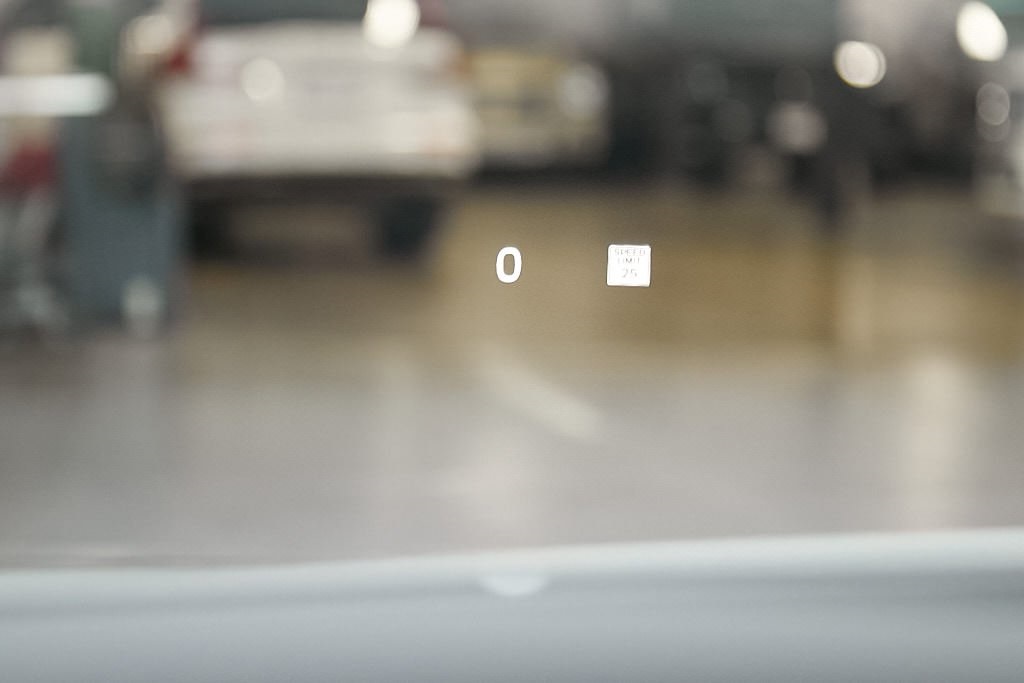 2025 VOLVO S60 - Image 25