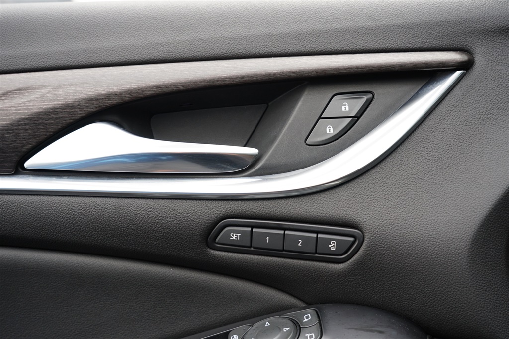 2022 Buick Enclave Avenir photo 18