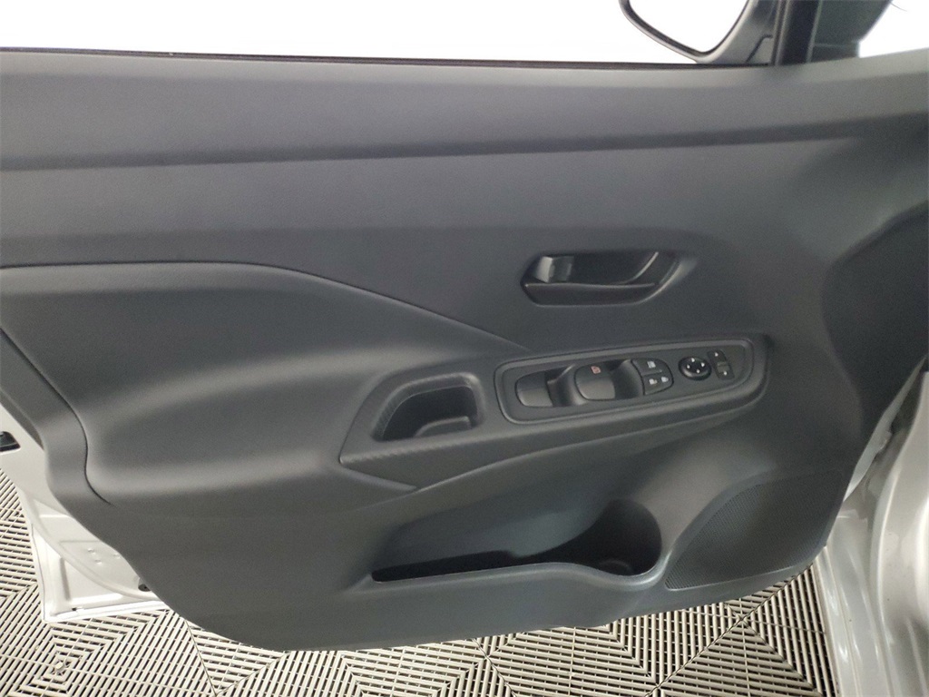 2025 Nissan Versa 1.6 S photo 14